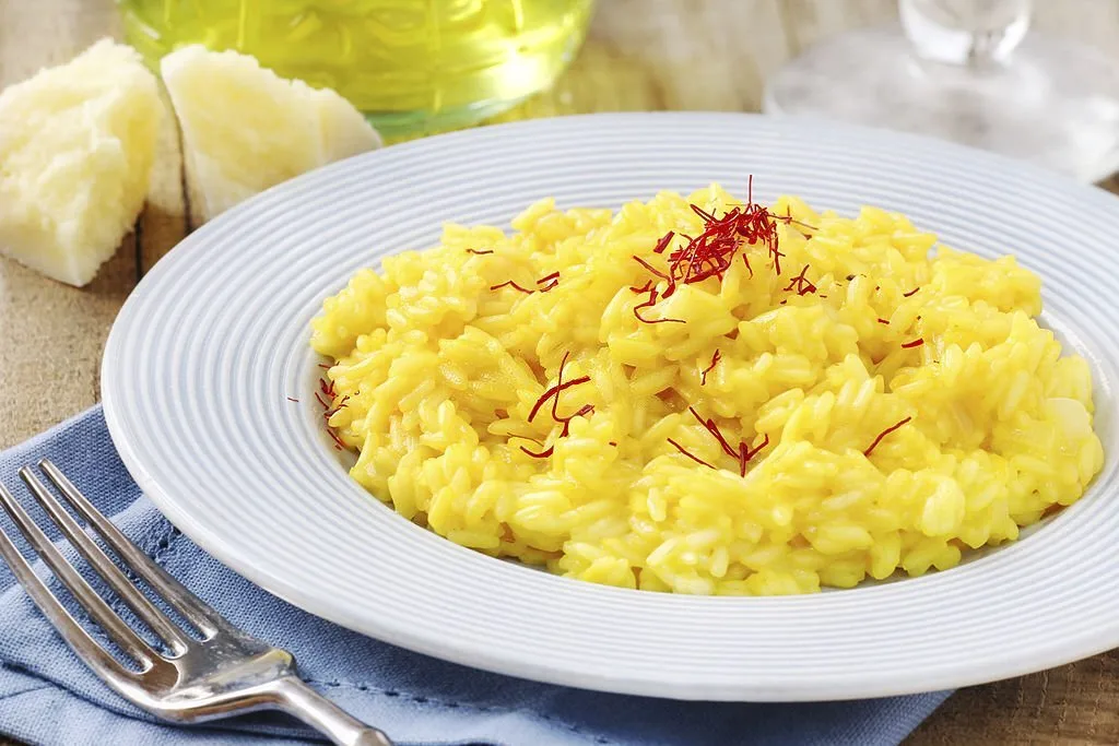 How to use saffron to cook rice?