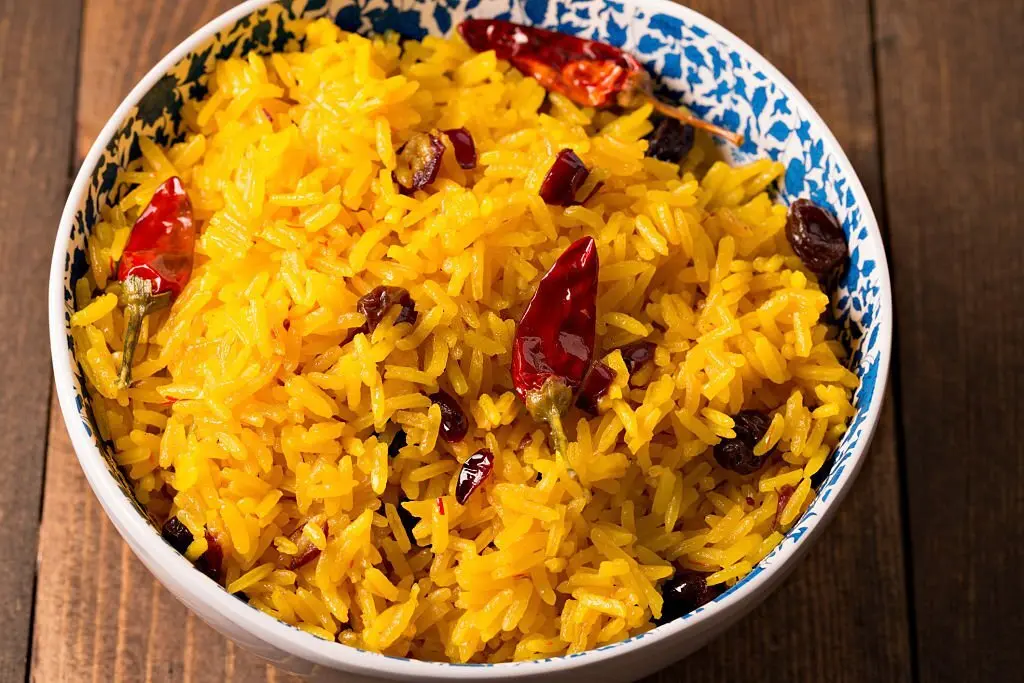How to use saffron to cook rice?