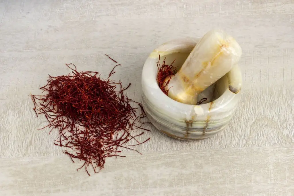 4 Practical Methods for Grinding Saffron