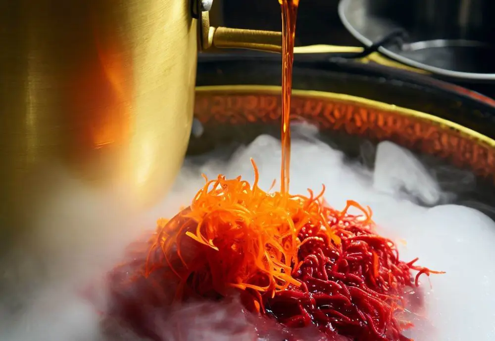 Brewing saffron with ice and boiling water + 4 Methods